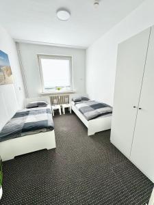 Verl - Wohnung 200qm- 2 Duschen - 2 WCs