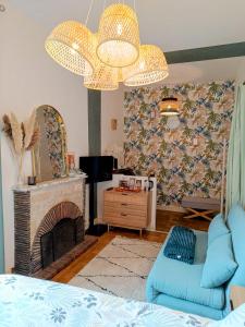 B&B / Chambres d'hotes La Fontaine du Mas : Chambre Familiale - Vue sur Jardin