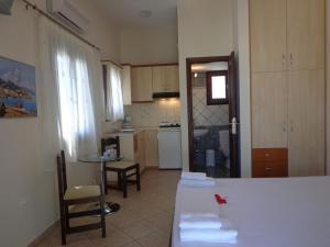 Studio (2 Adults)