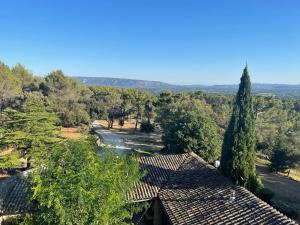 Appartements Gite Le Provence Spacieux 100m2 - Piscine Jacuzzi Prive Parking Jardin 33 hectares : photos des chambres