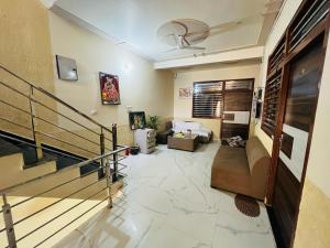 Krishna Palace near Prem mandir