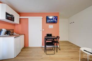Appartements Venus - Proche A10 - 2V - Parking : photos des chambres