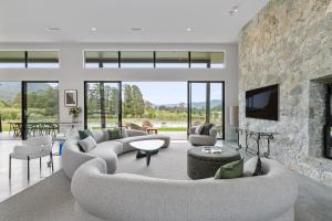 Chris - Designer Masterpiece In Kangaroo Valley
