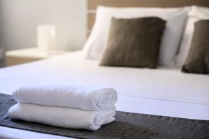 F9 Room 1, Private Double room with private bathroom in shared Flat