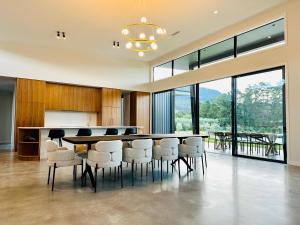 Chris - Designer Masterpiece in Kangaroo Valley