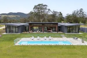 Chris' - Designer Masterpiece In Kangaroo Valley - Robertson
