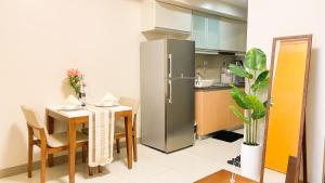 Luxury BGC Condo, Steps to Uptown Mall #oursw31i