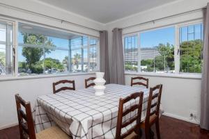 Spacious 2-Bed - Mouille Point