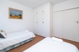 Spacious 2-Bed - Mouille Point