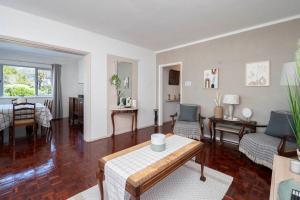 Spacious 2-Bed - Mouille Point