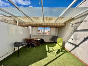 Terraza, luminoso y bien situado