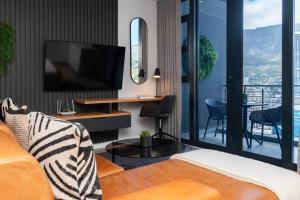 16 On Bree stunning 1-Bed perfectly Located