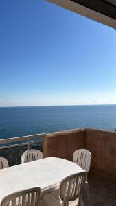 Lea-Vue mer panoramique- clim-Wifi- plage à pieds
