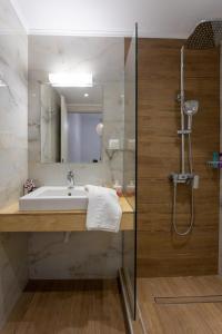 Avra 4 amazing house by the sea