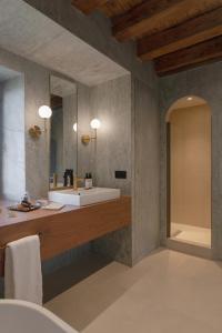 Hotels MiHotel - Grenier a Sel de Perouges : photos des chambres
