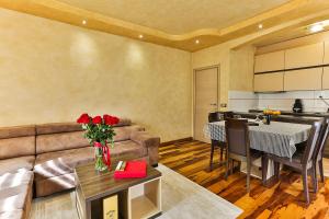 Montesun Holiday Novak Home