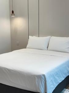 Deluxe 1BR Seaview and Mountain View with balcony