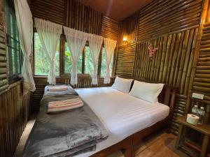 บ้านไม้ไผ่เทียมตาแม่กำปอง Baanmaipai Tiamta Maekampong