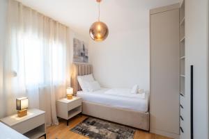 Zara Penthouse with top roof terrace and hot tub