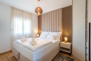 Zara Penthouse with top roof terrace and hot tub