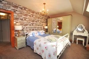 Woodbank Cottage - Cosy Cottage Retreat