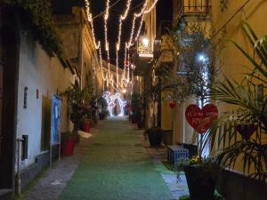 Esclusivo Cortile Duca DAosta ai piedi dellETNA