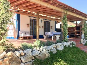 Cottage with Pool,Gourmet BBQ,Wood Oven&Games Barn