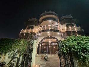 Naari Hotel & Home Stay