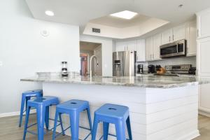 Silver Beach Towers E1604