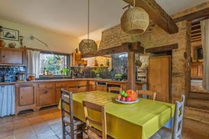 Maisons de vacances Demeure perigourdine entre Dordogne et Vezere CHECK-IN le dimanche : photos des chambres