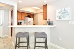 Silver Beach Towers W302