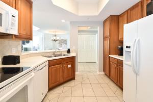 Silver Beach Towers W302