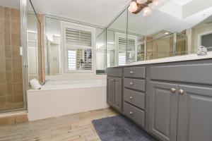 Silver Beach Towers W703