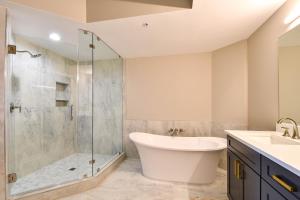 Silver Beach Towers E602