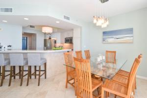 Silver Beach Towers E1404