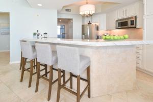 Silver Beach Towers E1404