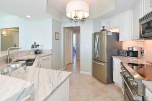 Silver Beach Towers E1404