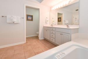 Silver Beach Towers W1205