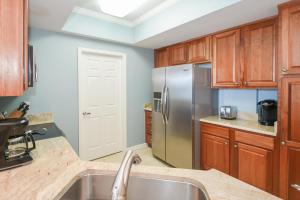 Silver Beach Towers W805