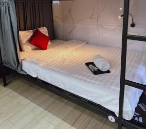 My Suites Da Nang Bed and Bath