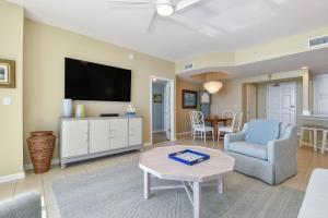 Silver Beach Towers W702