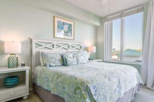 Silver Beach Towers E301