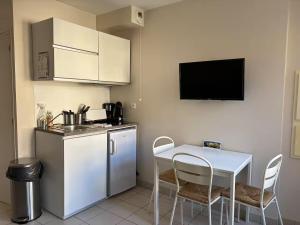 Appartements Apt duplex ou plain pied tout confort plein centre ville Bayeux proche commerces, restaurants, avec terrasse privative ou jardin commun amenage clos, parking gratuit a proximite, proche plages du debarquement : photos des chambres