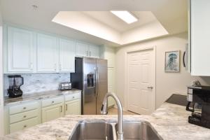 Silver Beach Towers W902