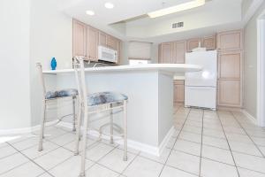 Silver Beach Towers E1606