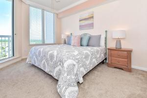 Silver Beach Towers E1606