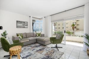 14 Cap dAzur by Host Agents