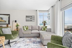 14 Cap dAzur by Host Agents