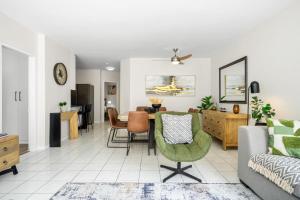 14 Cap dAzur by Host Agents