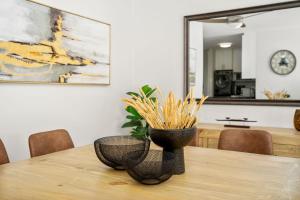 14 Cap dAzur by Host Agents